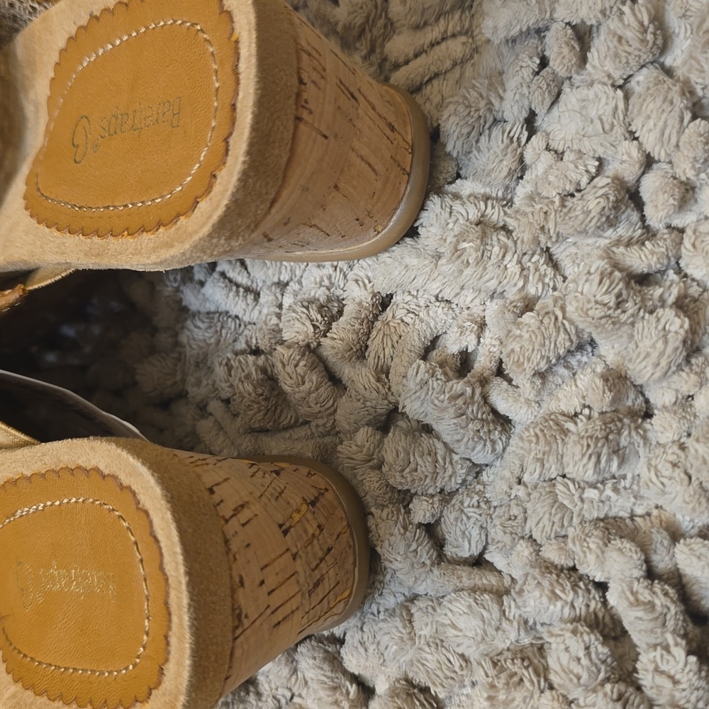 New Bare Traps‎ Women's Size 7 1/2 Tan  Brown Cork Wedge Slip-on Sandal Shoe - Picture 5 of 9